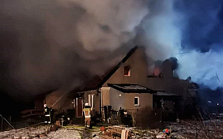 Pożar budynku mieszkalnego w Mysłakach. Dwie rodziny bez dachu nad głową